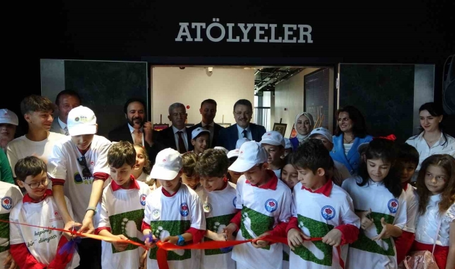 İlköğretim okulu öğrencileri sıfır atığa dikkat çekmek için sergi açtılar