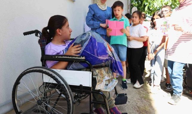 İlkokul öğrencilerinden anlamlı davranış: Mezuniyet balosu yerine arkadaşlarını sevindirdiler