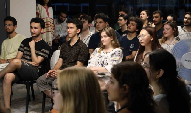 İngilizce öğrenmek isteyen gençlerin uğrak noktası