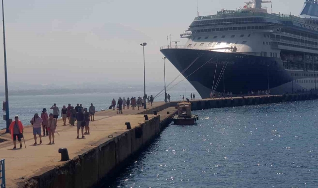 İngilizler 'Marella Discovery' ile Alanya Limanı'na demirledi