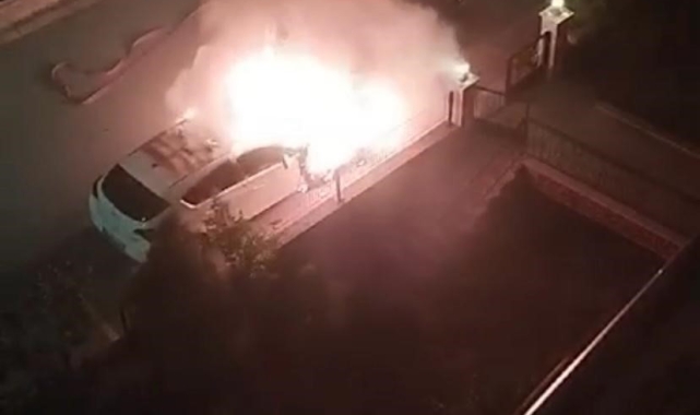 Isparta'da alev alan otomobil kullanılamaz hale geldi