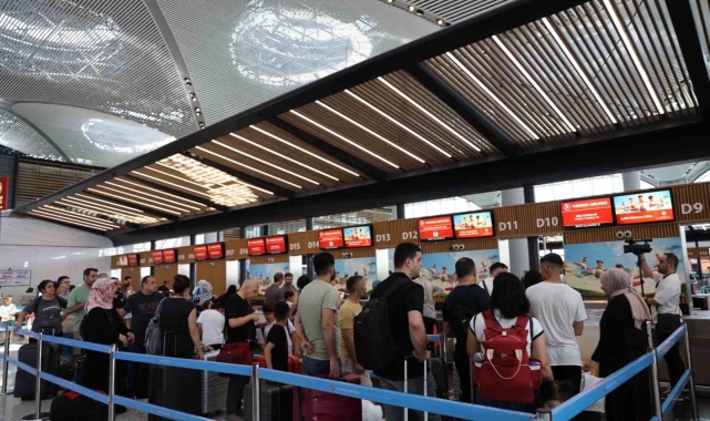 İstanbul Havalimanı'nda bayram yoğunluğu devam ediyor