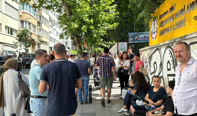 İstanbul'da AYT heyecanı başladı: Geç kalan öğrenciler alınmadı