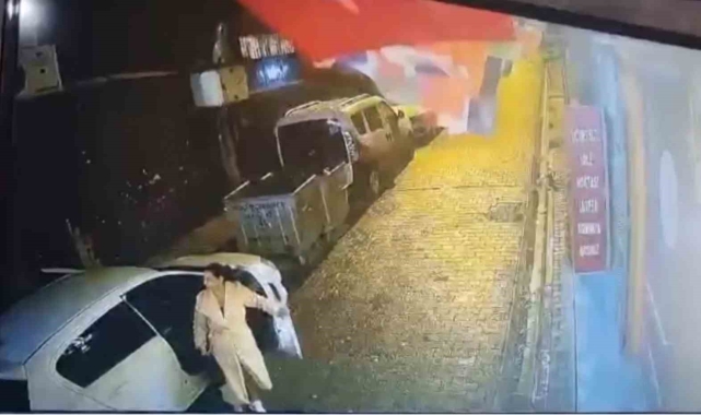 İstanbul'da film gibi olay: Otelde duş alırken arabasını çaldılar, buluşmaya metrobüsle geldiler