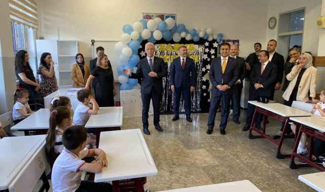 İstanbul'da karneyi alan öğrencilerde yaz tatili heyecanı başladı