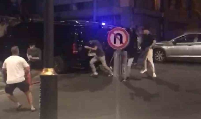 İstanbul'da mahallenin karıştığı "gürültü" kavgası kamerada: Polis biber gazı sıkarak dağıttı