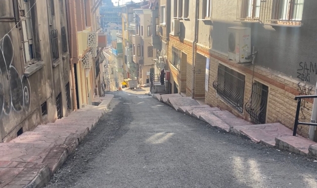 İstanbul'da Pakistanlı adama kapkaç kamerada: Adamın kovaladığı şahsı polis yakaladı