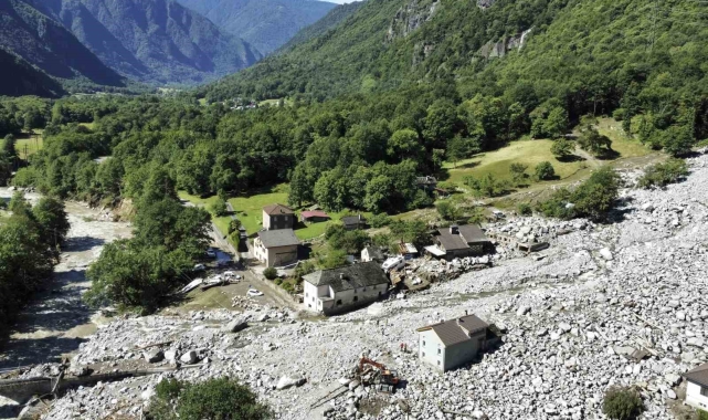 İsviçre'de sel ve toprak kayması