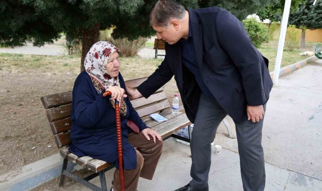 İzmir'de emeklilere su faturası, market ve kira desteği