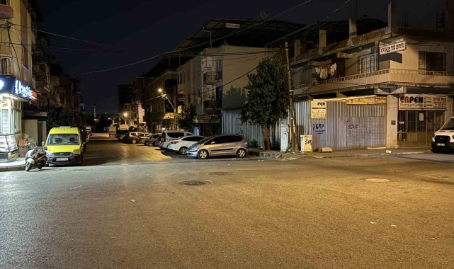 İzmir'de motosiklet ile hafif ticari aracın çarpıştığı feci kaza kamerada