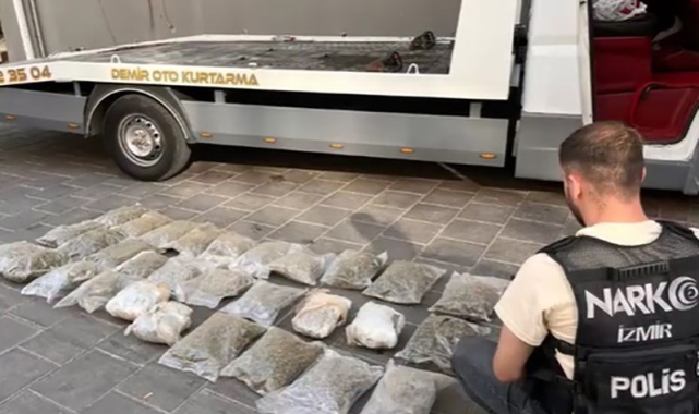 İzmir'de oto kurtarıcıdan 19 kilogramın üzerinde uyuşturucu ele geçirildi