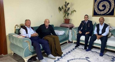 Jandarma, bayramda şehit ailelerini unutmadı