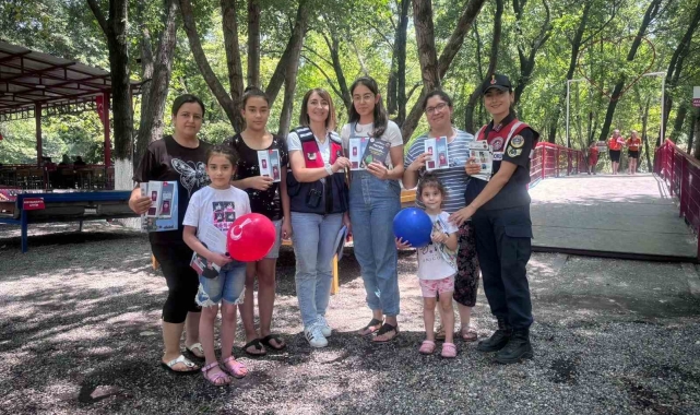 Jandarma ekipleri bilgilendirme faaliyetlerini sürdürüyor