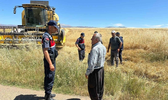 Jandarma ekipleri çiftçileri yangınlara karşı bilgilendirdi
