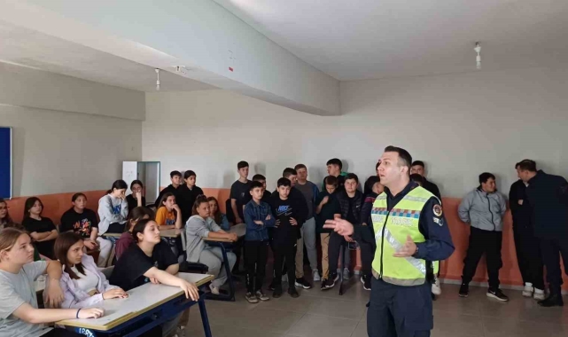 Jandarma ekiplerinden öğrencilere trafik kuralları eğitimi