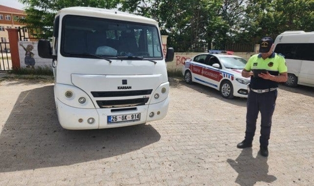 Jandarma ekiplerinden okul servislerine yönelik denetim