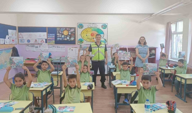Jandarma öğrencilere trafik kurallarını anlattı