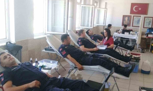 Jandarmadan Kızılay'a kan bağışı desteği