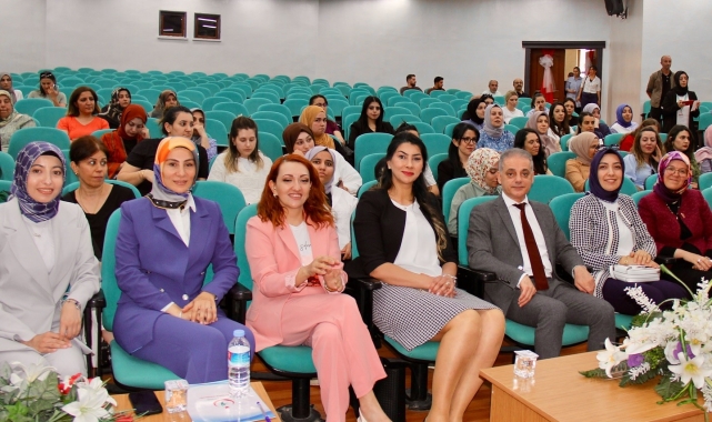Kadın Kadına Söyleşi programı düzenlendi