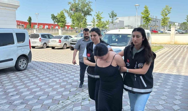 Kadın maganda genç kızlara dehşeti yaşattı: "Öldürürüm seni"