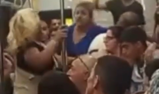 Kadınlar otobüste saç saça baş başa kavga etti