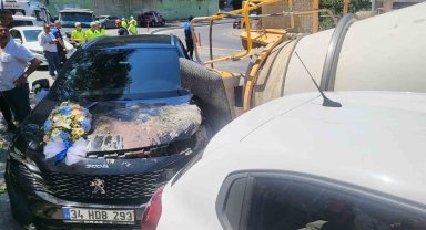 Kağıthane'de beton mikseri gelin arabasının üzerine devrildi: O anlar kamerada