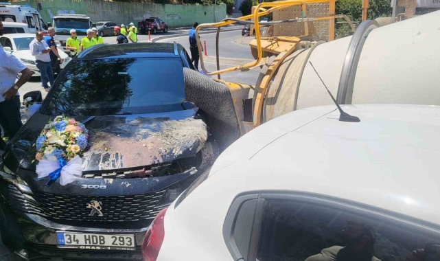 Kağıthane'de beton mikseri gelin arabasının üzerine devrildi: O anlar kamerada