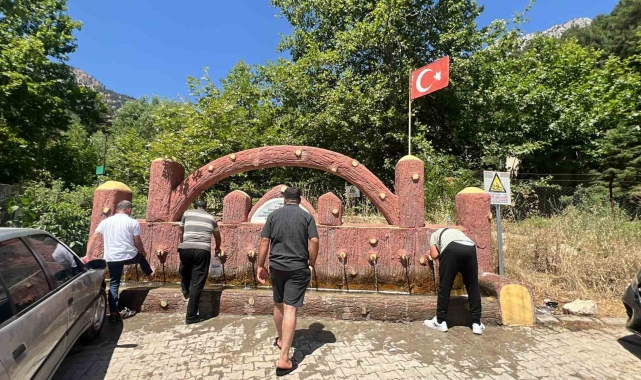 Kahramanmaraş'taki 'ardıç suyu mesire alanı' piknikçilerin uğrak yeri oldu