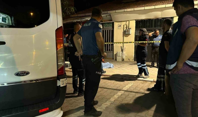 Kaldırımda bir anda yere yığılan adam hayatını kaybetti