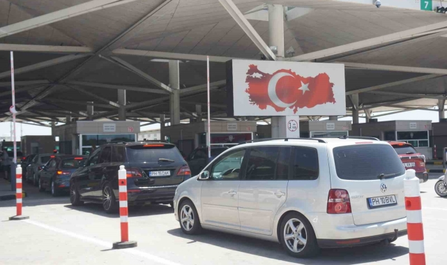 Kapıkule'de gurbetçi yoğunluğu başladı