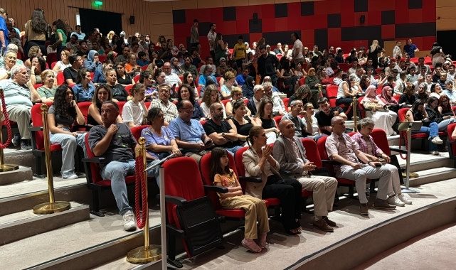 Karabük'te "Kadınlar, Filler ve Saireler" oyunu sahnelendi