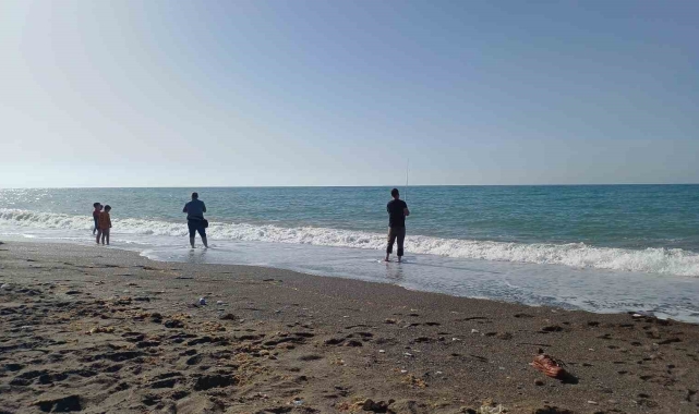 Karadeniz'de denize girmek yasaklandı, sahiller balıkçılara kaldı