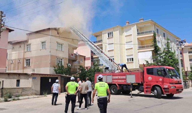 Karaman'da çatı yangını: 1 kişi dumandan etkilendi