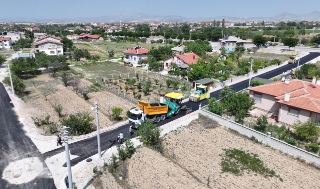Karatay'da asfalt seferberliği sürüyor