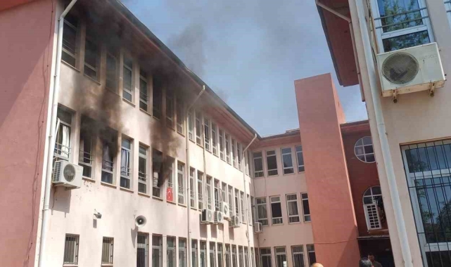 Karne günü ilkokulda yangın