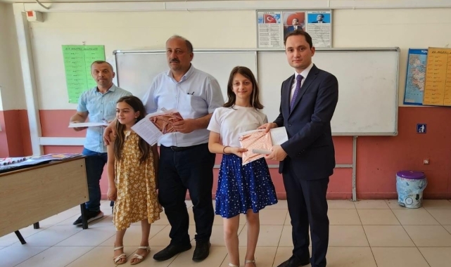 Karneler dağıtıldı, tatil başladı