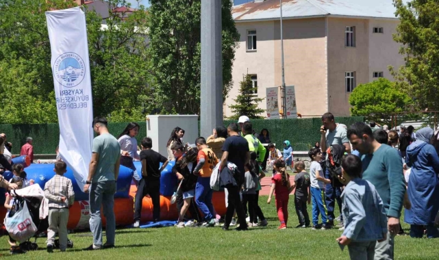 Kars'ta Çocuk Şenliği'ne yoğun ilgi