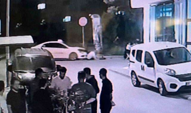 Kayan taksisini durdurmaya çalışan sürücü altında kaldı