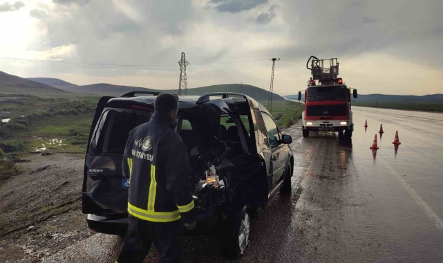 Kaygan yolda zincirleme kaza: 5 yaralı