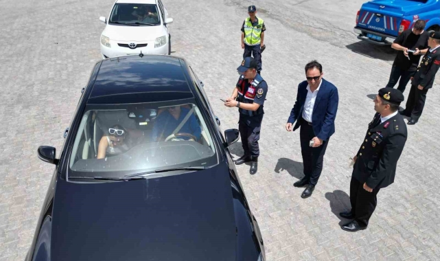Kaymakam trafik denetimine katılıp, sürücüleri uyardı