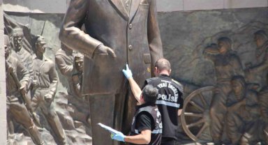Kayseri'de Atatürk heykeline saldıran 2 kişi tutuklandı