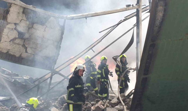 Kayseri'de fabrika yangını; ekipler müdahale ediyor