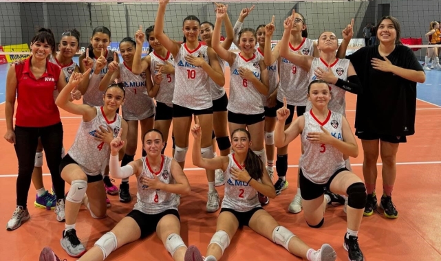 Kayserili voleybolcular Türkiye Çeyrek Finali'ni 'Arda Güler Sevinci' ile kutladı