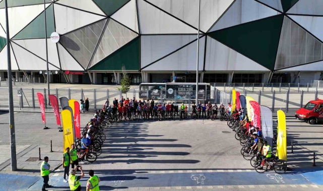 Kazada hayatını kaybeden bisikletçi için pedal çevirdiler