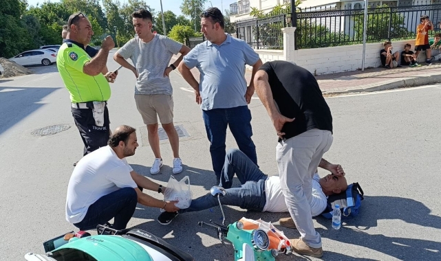 Kazada yaralanan sürücüye vatandaşlardan buzlu tedavi