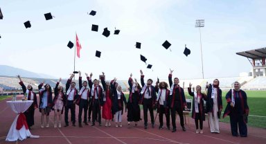 KBÜ'de öğrenciler mezuniyet coşkusu yaşıyor