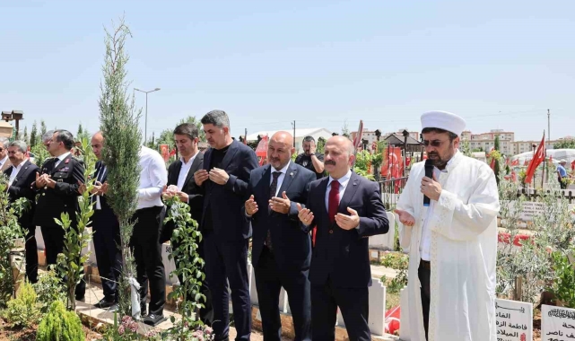 Kent protokolü şehitlik ziyaretinde bulundu