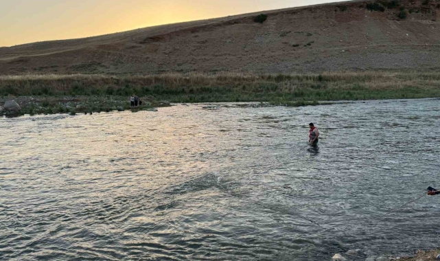 Kezar Çayı'nda mahsur kalan 11 kişi kurtarıldı
