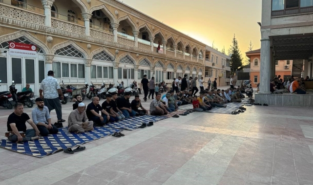 Kilis'te bayram namazı coşkusu: Camiler doldu taştı