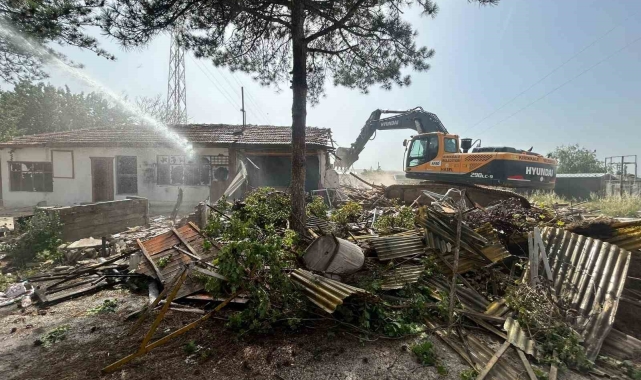 Kırıkkale'de metruk binalar yıkılıyor